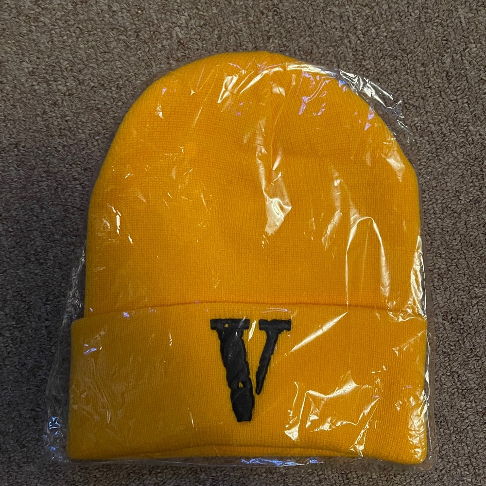VLONE BEANIE YELLOW